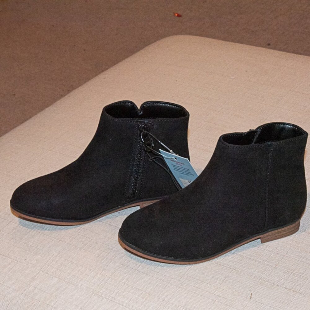 NWT Cat and Jack Girls Black Faux Suede Ankle Boots Size 11